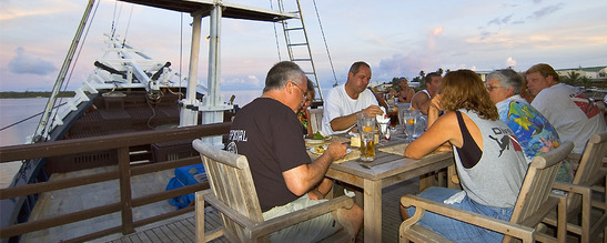 © copyright by Manta Ray Bay Resort & Yap Divers