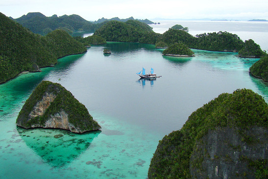 © copyright by Larry McKenna, Grand Komodo Tours