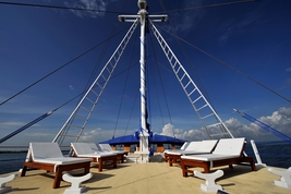 © copyright by Worldwide Dive and Sail