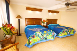 © copyright by Manta Ray Bay Resort & Yap Divers